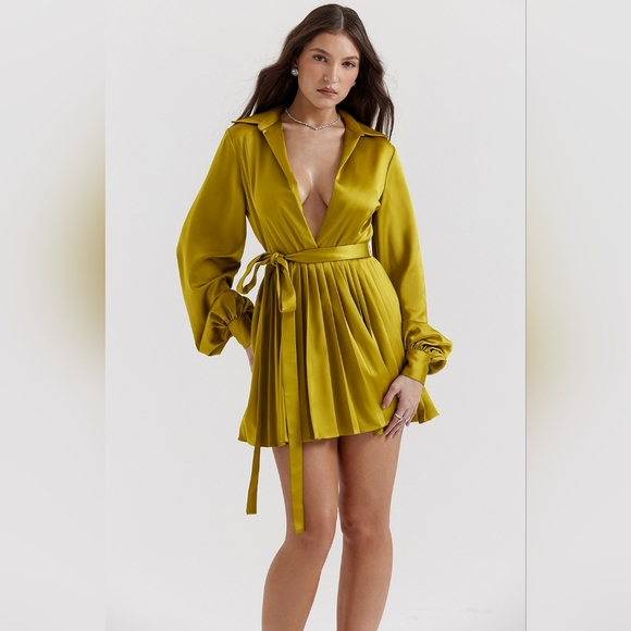 15. NWT HOUSE OF CB ALLEGRA CHARTREUSE PLEATED SHIRT DRESS - Picture 7 of 14